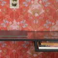 Punainen kukkatapetti Williamin Kyonnos 68879 Pihlgren ja Ritolalta