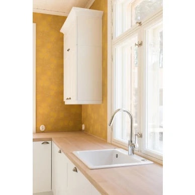 Keltainen lintutapetti Kiurujen Yo 68631 Pihlgren ja Ritolalta kuva Linnea Kuhmonen image