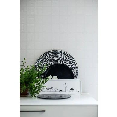 Harmaa ruututapetti Koto 64231 Pihlgren ja Ritolalta Kuva Saara Kudjoi image