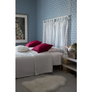 Perhonen perinteinen paperitapetti makuuhuoneeseen Pihlgren ja Ritolalta 69746 image