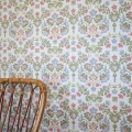 Perinteinen sapluunatapetti Sabloni 68810 Pihlgren ja Ritolalta kuva Hanna Kuuskoski
