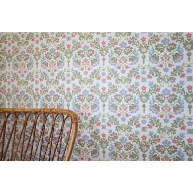 Perinteinen sapluunatapetti Sabloni 68810 Pihlgren ja Ritolalta kuva Hanna Kuuskoski image