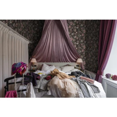 Jardin Red Velvet roosa romanttinen ruusutapetti makuuhuoneeseen Rebel Wallsilta image