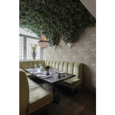 Saint Sebastian beige puutapetti ruokailuhuoneeseen Rebel Wallsilta image