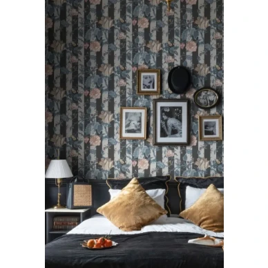 Soho siniharmaa raidallinen rohkea kukkatapetti Rebel Wallsilta image