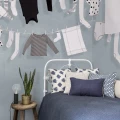 Laundry day sininen pyykkitapetti lastenhuoneeseen Rebel Wallsilta R14442