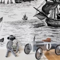 High Seas mustavalkoinen laivatapetti lastenhuoneen muraltapetti Rebel Wallsilta R14501