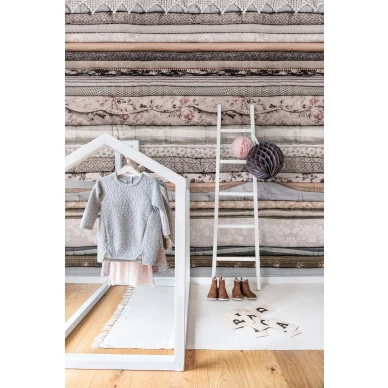 Her Royal Slumber hauska raidallinen prinsessatapetti Rebel Wallsilta R14631 image