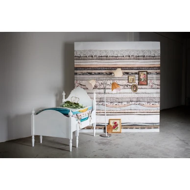 Her Royal Slumber raidallinen prinsessatapetti tauluna Rebel Wallsilta R14631 image