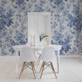 Porcelain sininen romanttinen kukkatapetti ruokailuhuoneeseen Rebel Wallsilta R13255