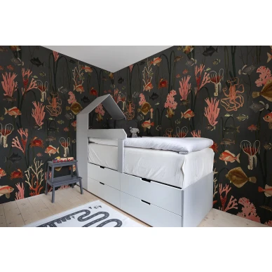 Aquatic tummanharmaa ja varikas kalatapetti lastenhuoneeseen Rebel Wallsilta R17143 image