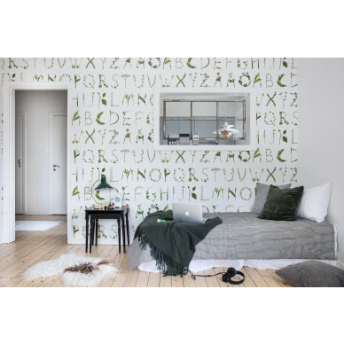 Floral Alphabet vihreavalkoinen aakkostapetti makuuhuoneeseen Rebel Wallsilta R13195 image