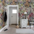 Floral Splendor varikas kukkatapetti eteiseen Rebel Wallsilta R16041