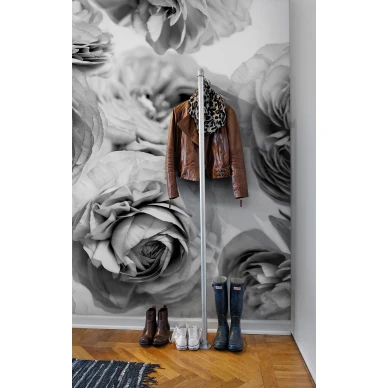 Summer Wind mustavalkoinen kukkatapetti eteiseen Rebel Wallsilta R13092 image