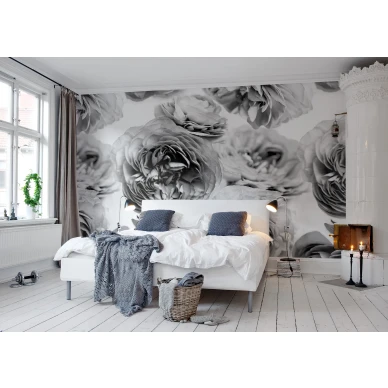 Summer Wind mustavalkoinen suurikuvioinen ruusutapetti makuuhuoneeseen Rebel Wallsilta R13092 image