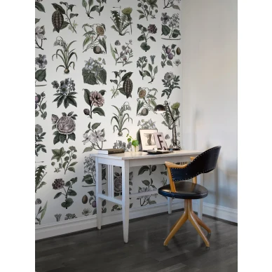 Fruit and Flora klassinen kukkatapetti tyohuoneeseen Rebel Wallsilta R13172 image