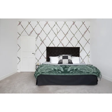 Winding Spring valkoinen ruudullinen kukkatapetti makuuhuoneeseen Rebel Wallsilta R13221 image