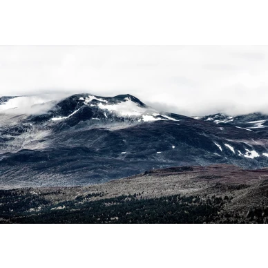 The North dramaattinen vuoristomaisema valokuvatapetti koko kuvio Rebel Wallsilta R16371 image