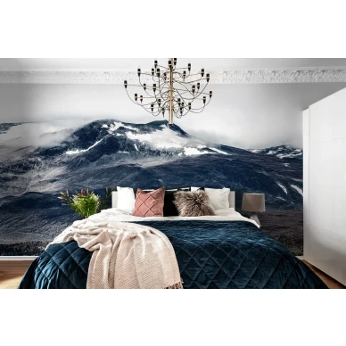 The North dramaattinen vuoristomaisema valokuvatapetti makuuhuoneeseen Rebel Wallsilta R16371 image