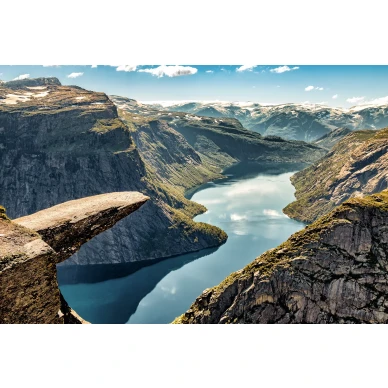 Trolltunga valokuvatapetti Norjan vuonomaisemalla koko kuvio Rebel Wallsilta R16461 image
