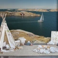 Coast Life saaristomaisema valokuvatapetti lastenhuoneeseen Rebel Wallsilta R16501