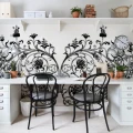 Garden Gate mustavalkoinen kuviollinen muraltapetti kotitoimistoon Rebel Wallsilta R13241