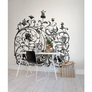 Garden Gate mustavalkoinen kuviollinen muraltapetti tyohuoneeseen Rebel Wallsilta R13241 image