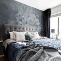 Harmony rauhallinen siniharmaa ruusutapetti makuuhuoneeseen Rebel Wallsilta R17072