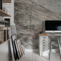 Lingering Wall raidallinen betoniseina muraltapetti tyohuoneeseen Rebel Wallsilta R13531