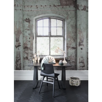 Perspective Manoir teollisuustyylinen ikkuna ja tiilitapetti tyohuoneeseen Rebel Wallsilta R14201 image