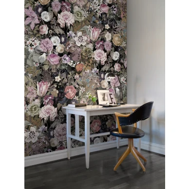 Meadow roosa kukkatapetti tyohuoneeseen Rebel Wallsilta R13141 v2 image