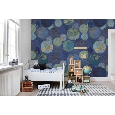 Globes Gathering sininen maapallotapetti lastenhuoneeseen Rebel Wallsilta R13883 image