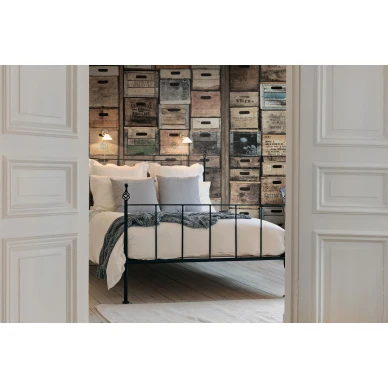 Industriel Urban Farm LA harmaaruskea puulaatikko valokuvatapetti makuuhuoneeseen Rebel Wallsilta R12902 image