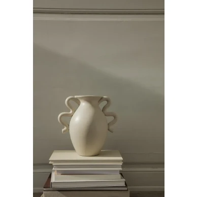 Verso valkoinen klassinen maljakko Ferm Livingilta image