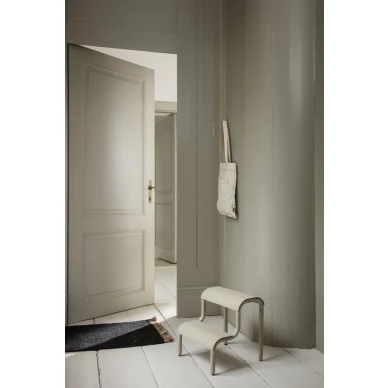 Hang Rack messinkinen vaatenaulakko pieneen tilaan Ferm Livingilta image