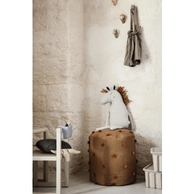 Dot Tufted Pouf ruskea rahi lastenhuoneeseen Ferm Livingilta image