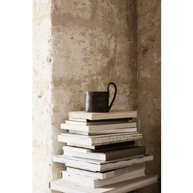 Flow iso musta posliinimuki kahvitauolle Ferm Livingilta image