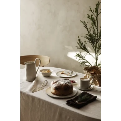 Flow iso valkoinen muki kauniiseen kattaukseen Ferm Livingilta image