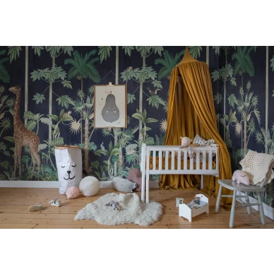 Giraffes Stroll sininen viidakkotapetti lastenhuoneeseen Rebel Wallsilta R16792 image