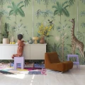 Lastenhuoneen vihrea tapetti Giraffes Stroll Rebel Wallsilta R16793
