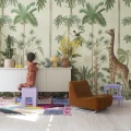 Leikkimielinen kuvatapetti lastenhuoneeseen Giraffes Stroll Rebel Wallsilta R16794