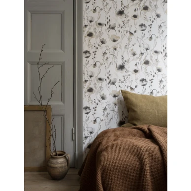 Unenomainen kukkatapetti ruskea Lo Sandbergilta 226 79 image