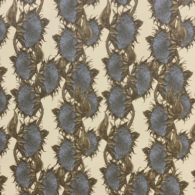 Vera sininen suurikuvioinen kukkatapetti Studio Lisa Bengtssonilta 1359 image