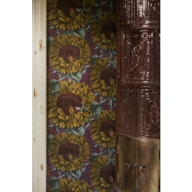 Sunday liila keltainen kukkatapetti olohuoneeseen Studio Lisa Bengtssonilta 1360 image