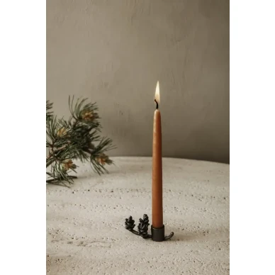 Forest musta messinkinen kynttilanjalka jouluksi Ferm Livingilta 1104264686 image