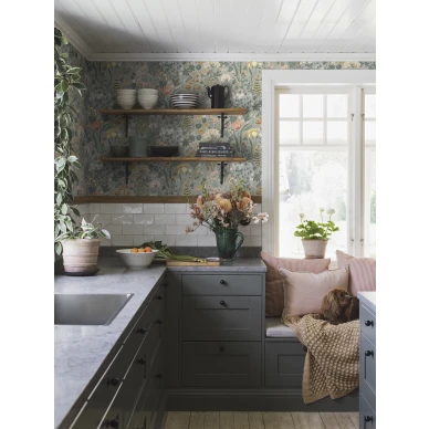 Blomsterhav harmaa ja monivarinen kukkatapetti keittioon Borastapeterilta 2054 image