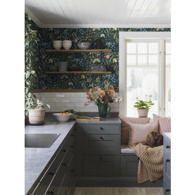 Blomsterhav sininen kukkatapetti keittioon Borastapeterilta 2055 image