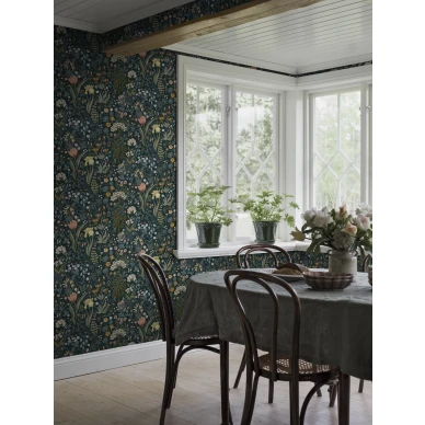 Blomsterhav sininen kukkatapetti ruokailuhuoneeseen Borastapeterilta 2055 image