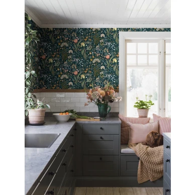 Blomsterhav sininen tiheakuvioinen kukkatapetti Borastapeterilta 2055 image