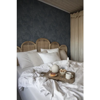 Evelina sininen lehtitapetti makuuhuoneeseen Sandbergilta S10126 image